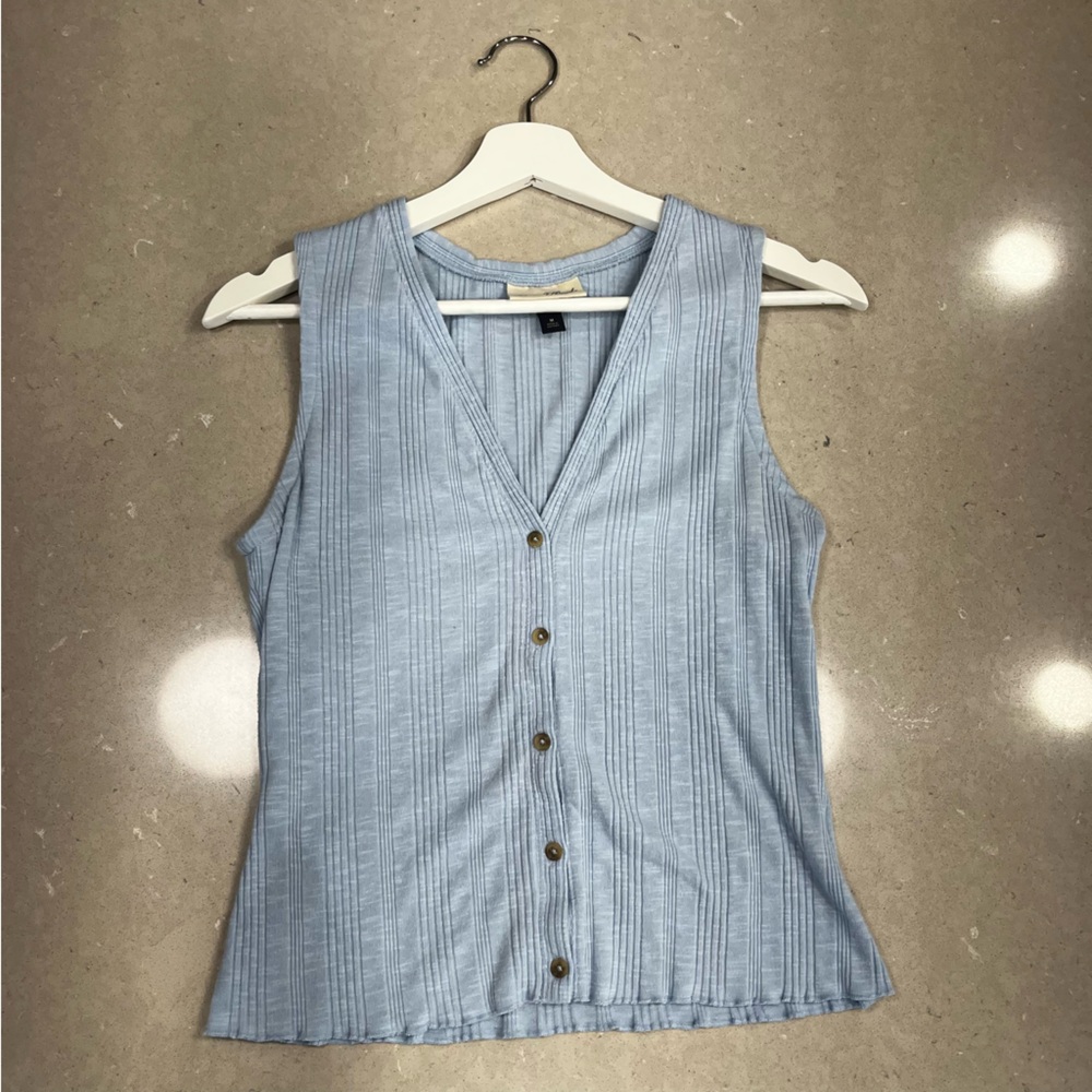 Light Blue Sleeveless Button-Up Tank Top
